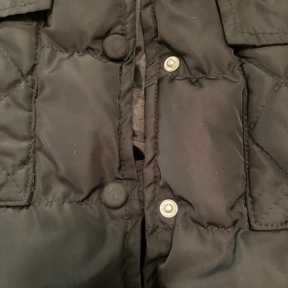 Black puffer vest! Great condition - Picture 7 of 7